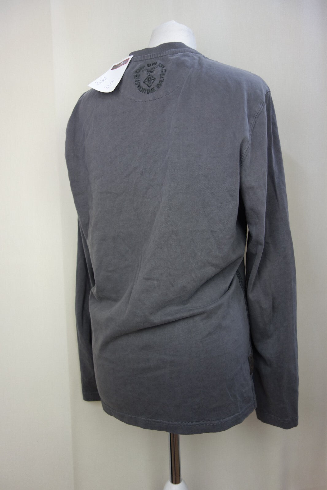 EK3917 Grauer Pullover von Camp David in der M3