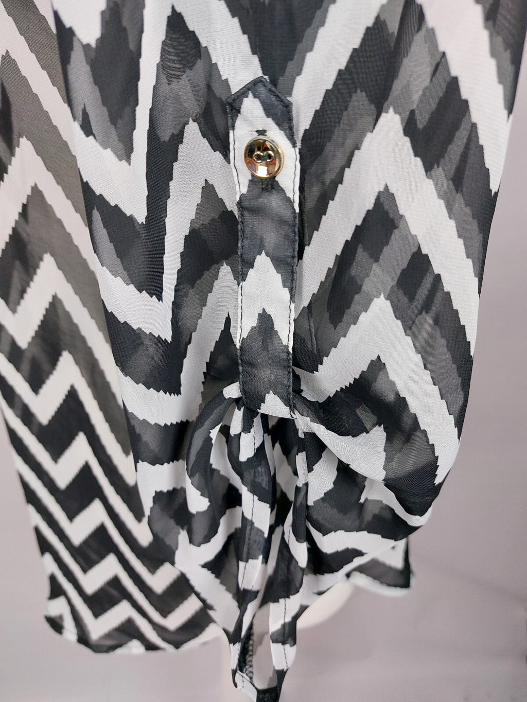 EK5107 Schwarz-weiß-gestreifte Bluse für Damen von Hailys, Gr. L4