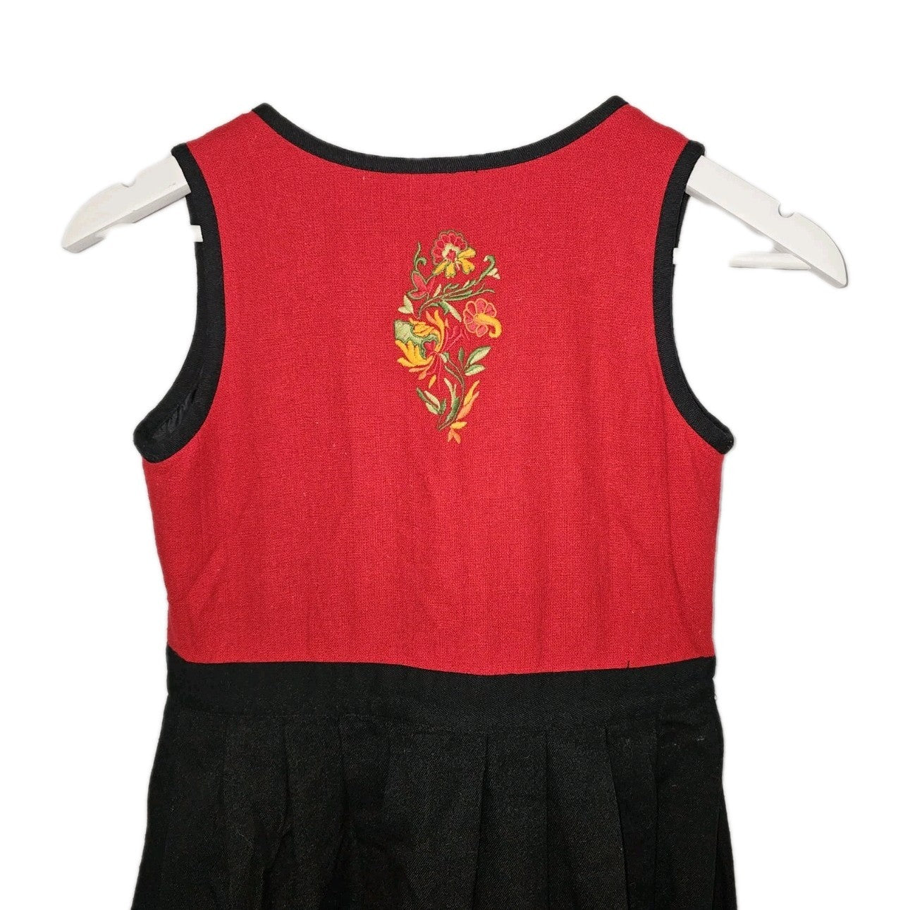 EK9626 Mädchen Dirndl von Festdrankt Cubus, rot-schwarz, Gr.1527