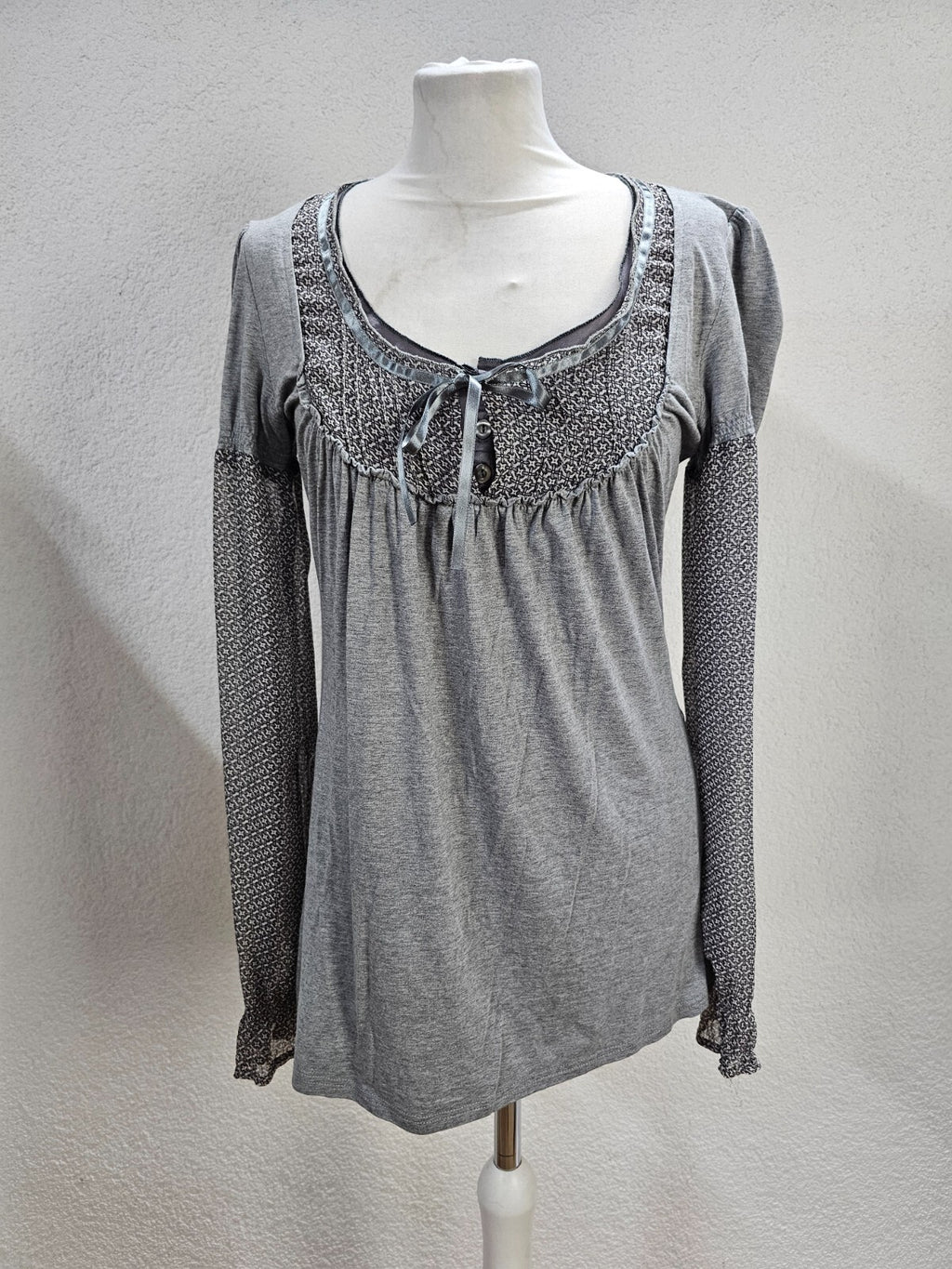 EK6085 Damen Langarmshirt von Heine, grau, Gr.M (nach Größentabelle)1