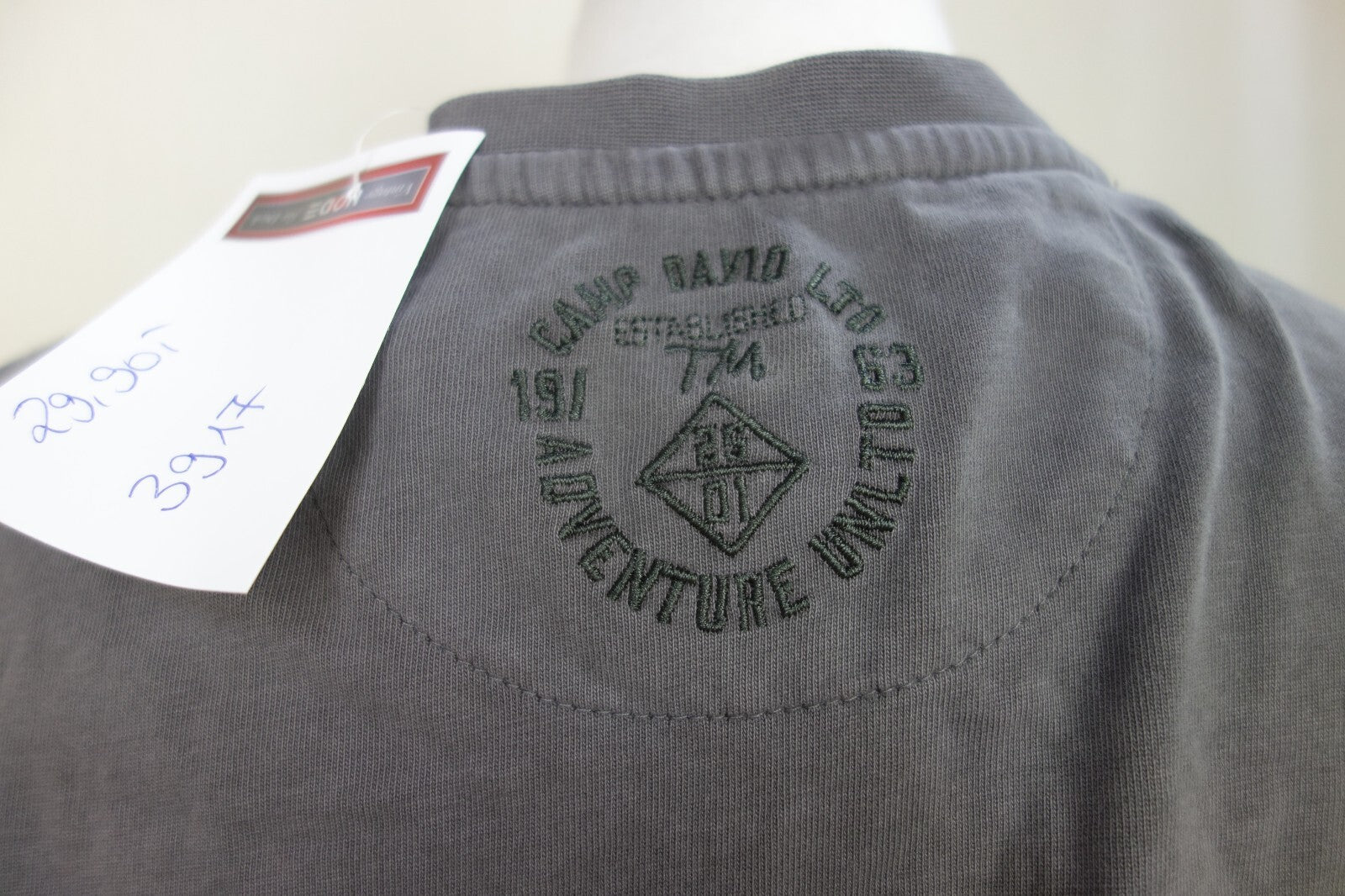 EK3917 Grauer Pullover von Camp David in der M5