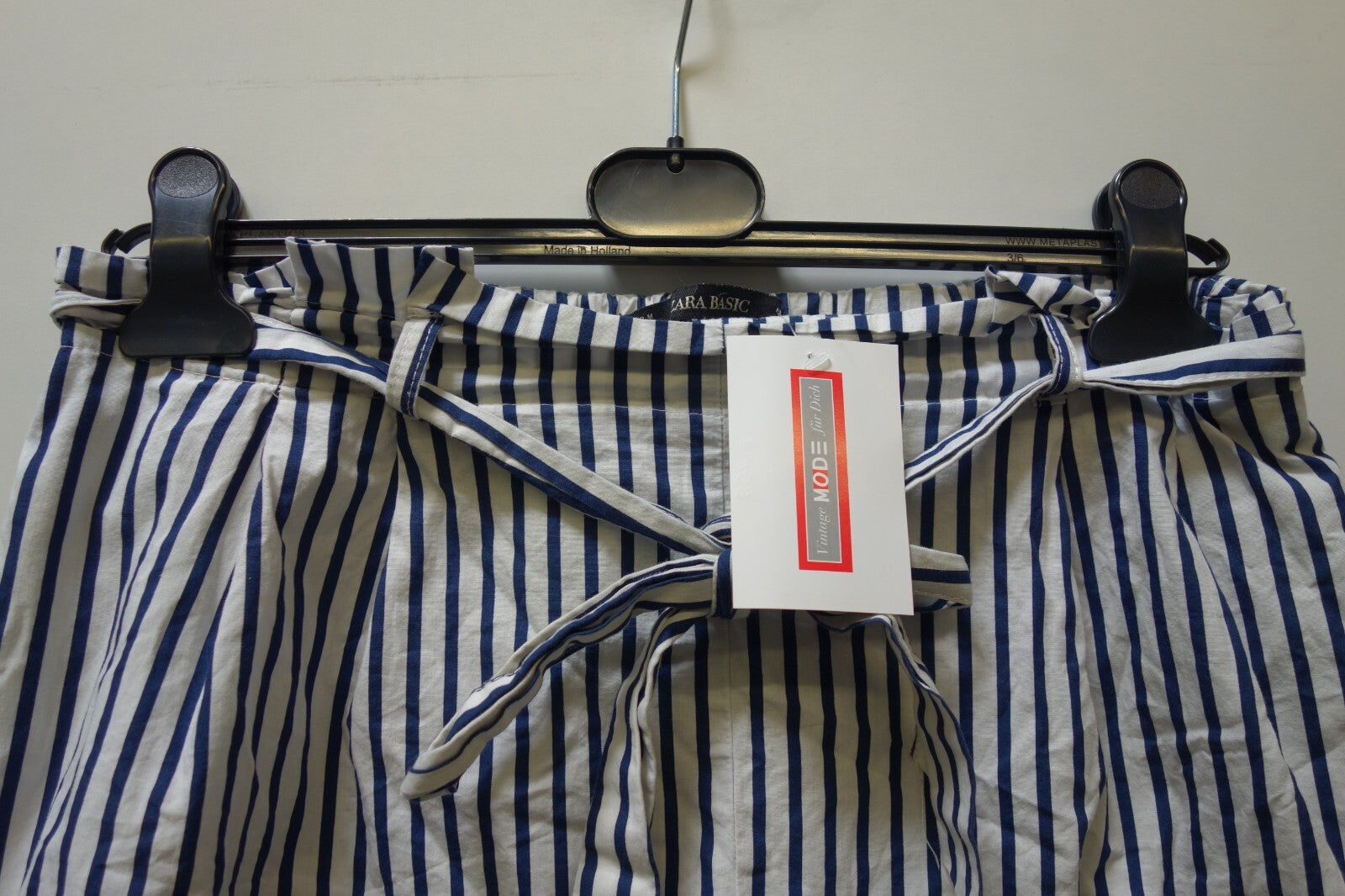 EK0208 Damen Shorts von Zara, gestreift, Gr. M1