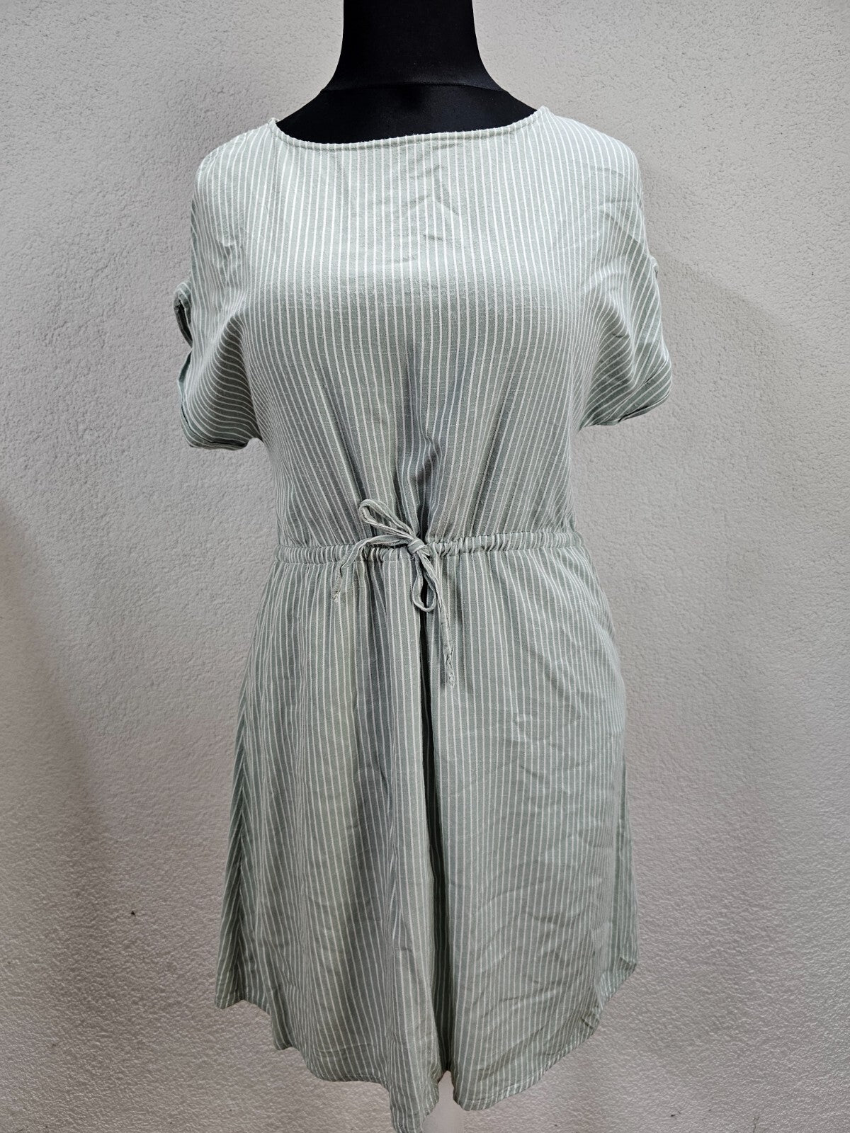 EK5942 Damen Kleid vn Manguun, blassgrün, weiß gestreift, Gr. M0