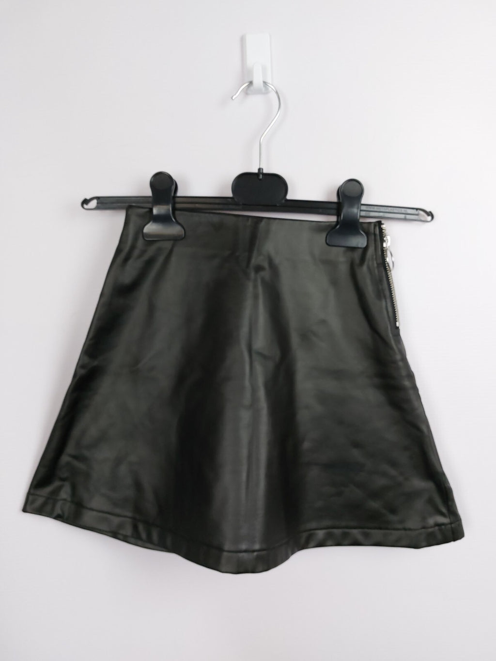 EK2683 Mädchen Kunstlederrock von H&M, schwarz, Gr. 1340