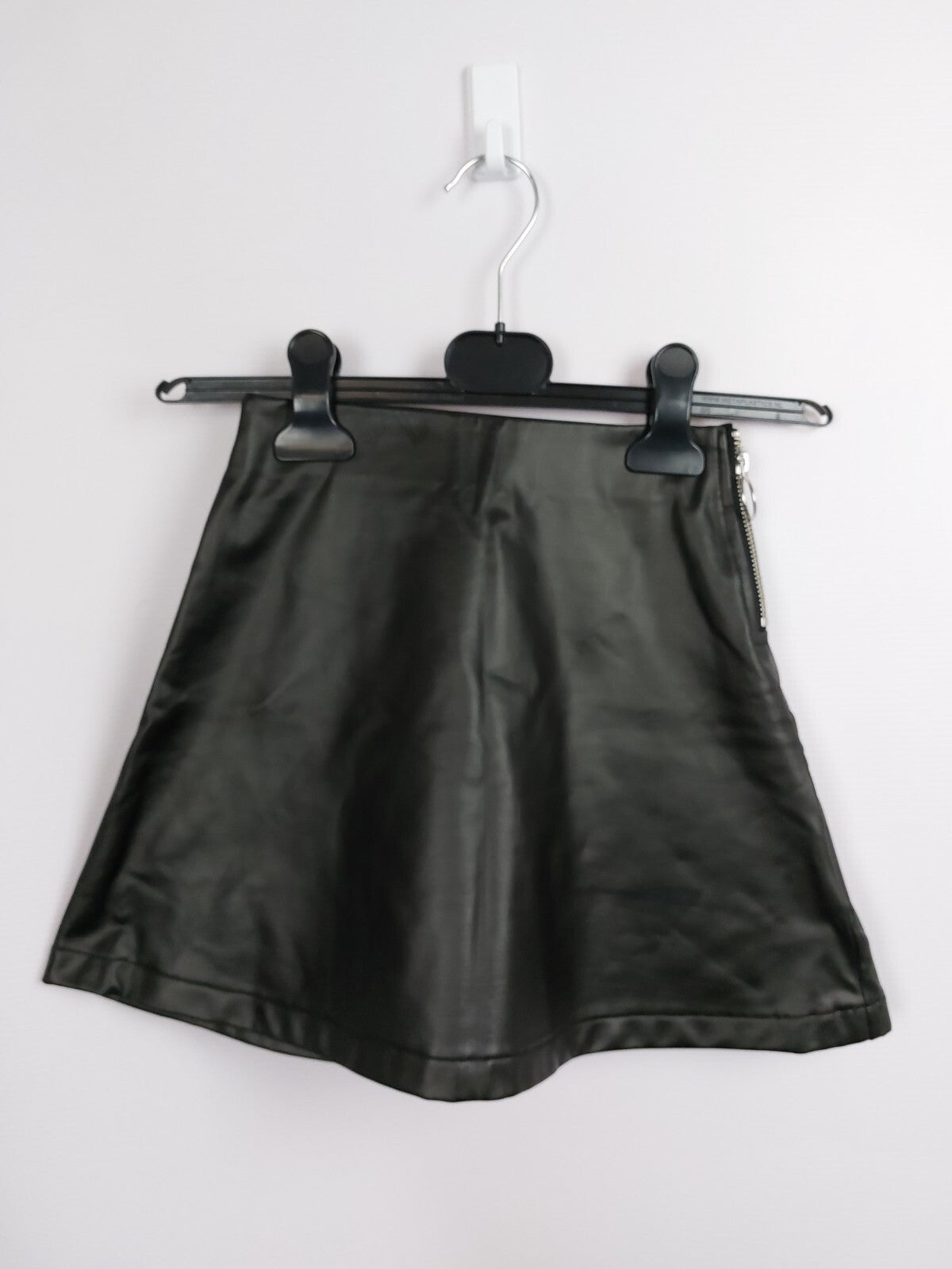 EK2683 Mädchen Kunstlederrock von H&M, schwarz, Gr. 1340