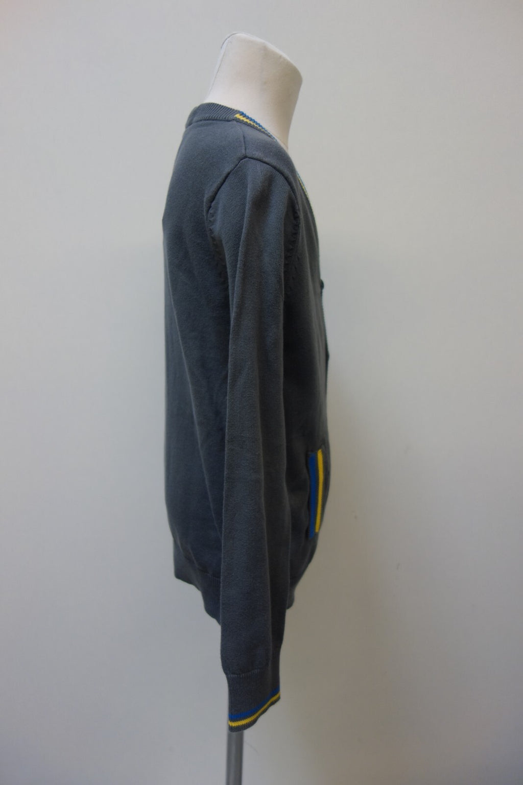 EK3848 Jungen Strickjacke von Benzini, grau. Gr. M2