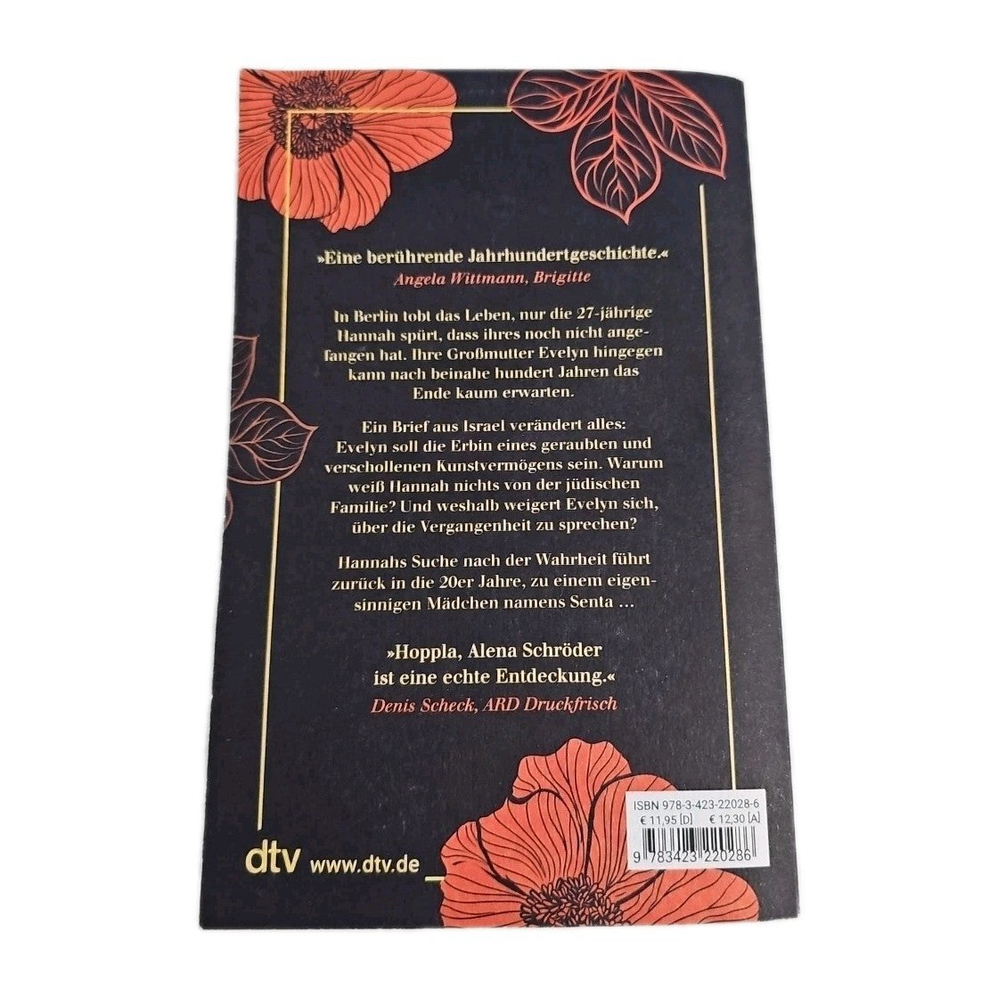 EB4129 Junge Frau, am Fenster stehend, Abendlicht, blaues Kleid- Alena Schröder 1