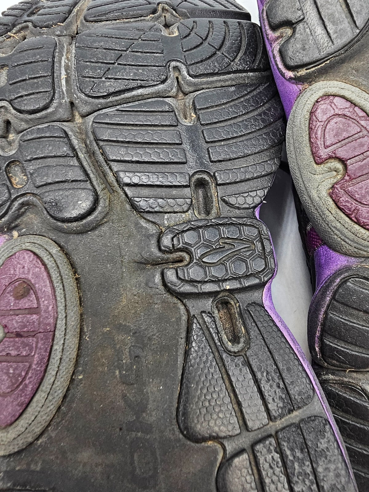 ES0105 Damen Laufschuh von Brooks, lila-schwarz, Gr.409