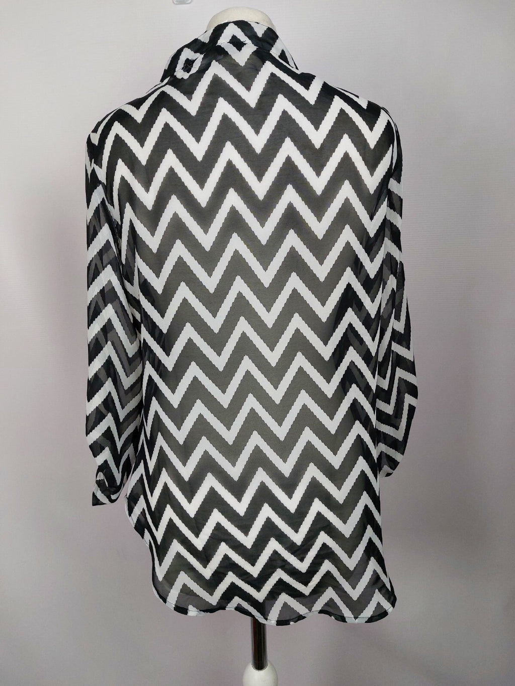 EK5107 Schwarz-weiß-gestreifte Bluse für Damen von Hailys, Gr. L5