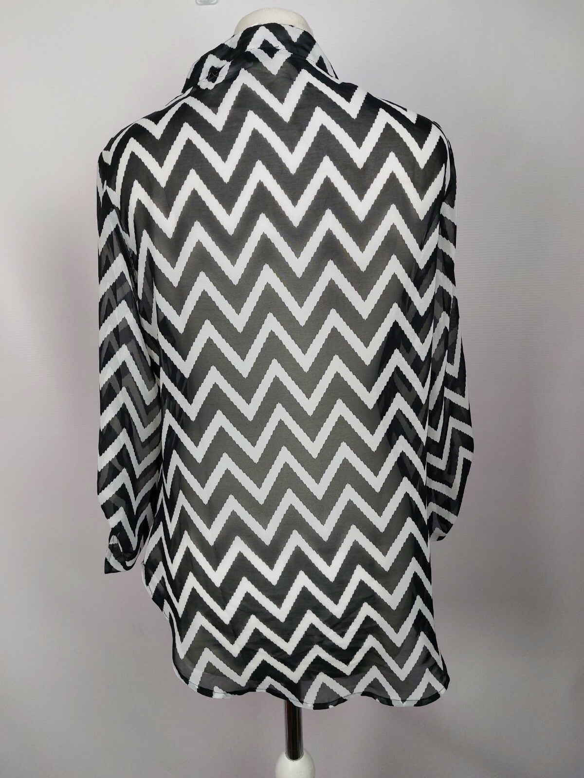 EK5107 Schwarz-weiß-gestreifte Bluse für Damen von Hailys, Gr. L5