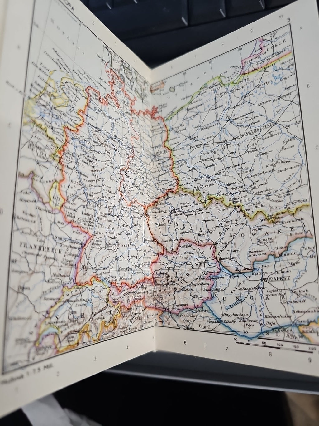 EB 2853Die Erde Taschenatlas VEB Hermann Haack Gotha2